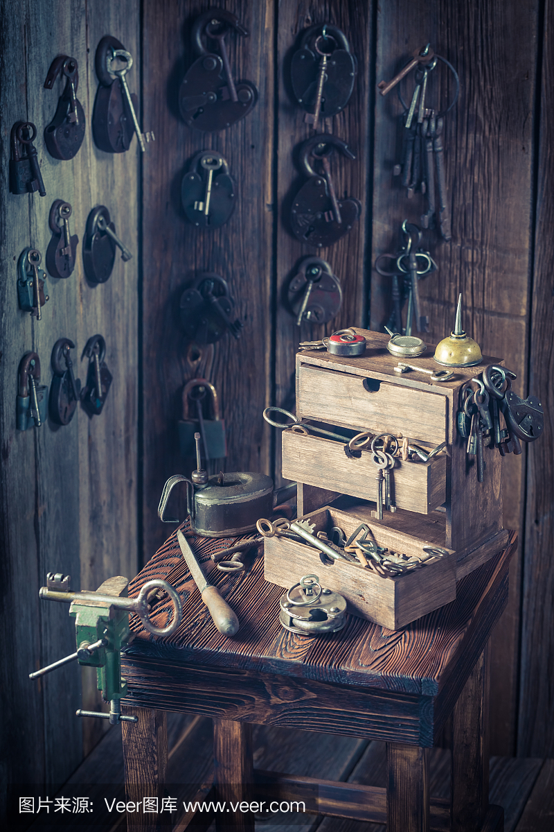 锁匠车间的工具,锁和钥匙
